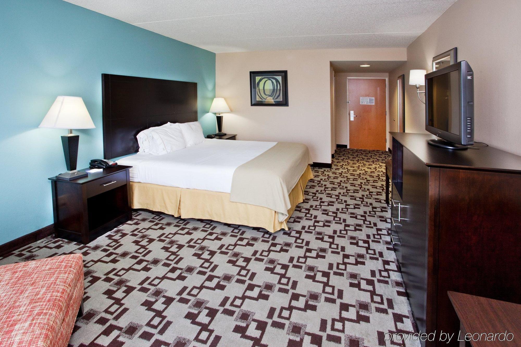 Holiday Inn Express Apex - Raleigh By Ihg Room photo